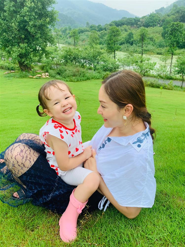 Con gái lai Tây của Lan Phương không chỉ sớm chững chạc mà còn thừa hưởng năng khiếu từ người mẹ diễn viên-6