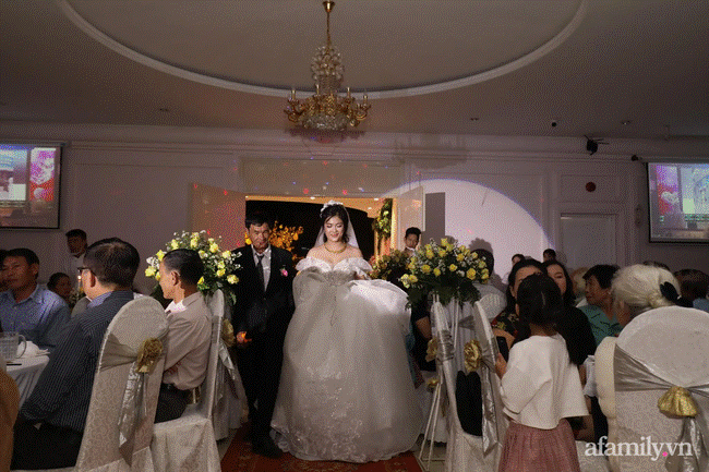 Bố vợ hát cùng con rể trong đám cưới con gái và chuyện tình chị - em: Yêu nhưng không dám công khai vì chú rể bị đồn là trai hư và cái kết bất ngờ!-5