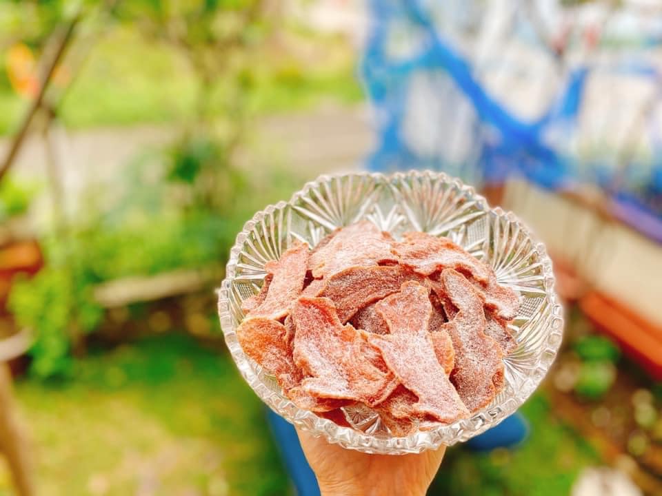 Chị em trổ tài làm mứt nhâm nhi ngày Tết: Mứt ngũ sắc thơm ngon đẹp mắt, mứt gừng đỏ vừa lạ vừa thơm!-21