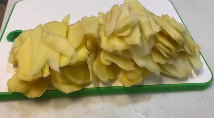 Chị em trổ tài làm mứt nhâm nhi ngày Tết: Mứt ngũ sắc thơm ngon đẹp mắt, mứt gừng đỏ vừa lạ vừa thơm!-25