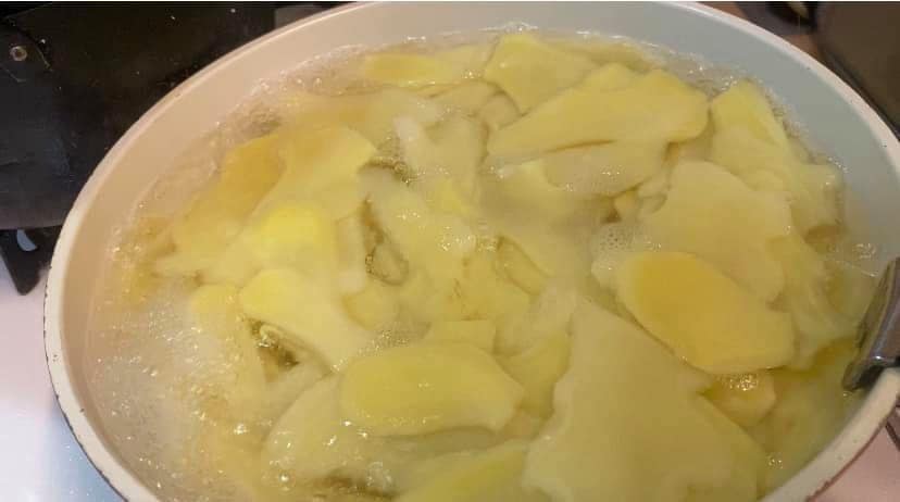 Chị em trổ tài làm mứt nhâm nhi ngày Tết: Mứt ngũ sắc thơm ngon đẹp mắt, mứt gừng đỏ vừa lạ vừa thơm!-27