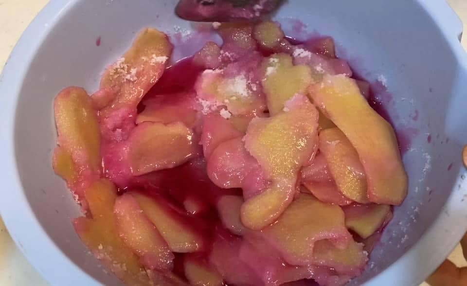 Chị em trổ tài làm mứt nhâm nhi ngày Tết: Mứt ngũ sắc thơm ngon đẹp mắt, mứt gừng đỏ vừa lạ vừa thơm!-28