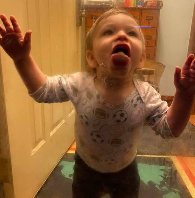 Những bức ảnh chứng minh nhà có con nhỏ vui thì vui đấy nhưng bố mẹ cũng hại não lắm thay-4