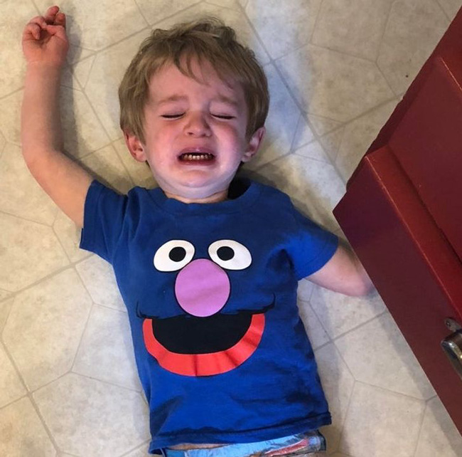 Những bức ảnh chứng minh nhà có con nhỏ vui thì vui đấy nhưng bố mẹ cũng hại não lắm thay-5