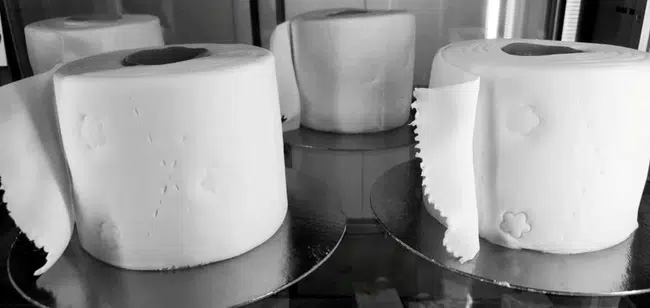 Bị tố lấy trộm nửa cuộn giấy vệ sinh, người phụ nữ làm chuyện dại dột khiến con gái phải khóc lóc trên MXH để tìm lại công bằng-1