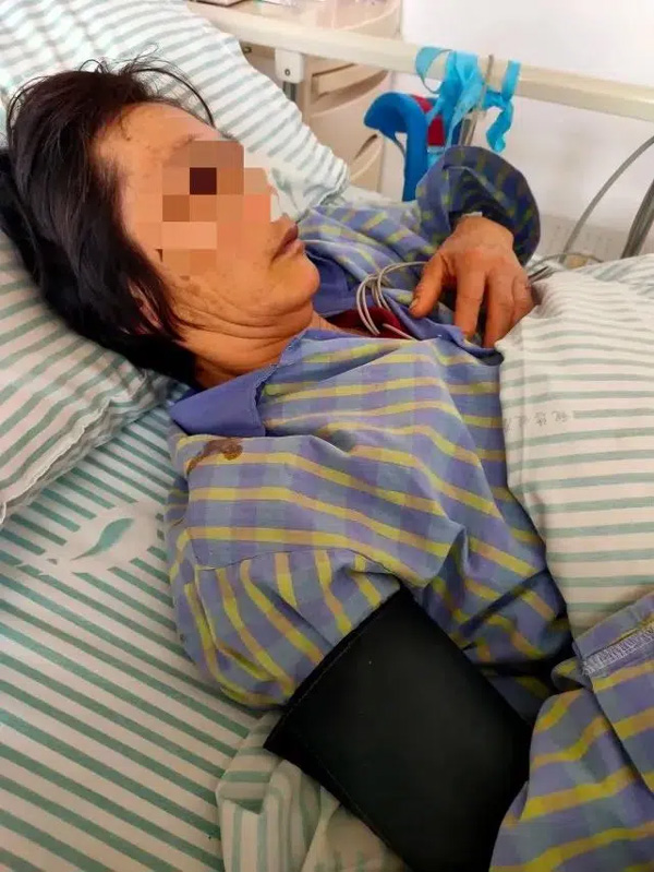 Bị tố lấy trộm nửa cuộn giấy vệ sinh, người phụ nữ làm chuyện dại dột khiến con gái phải khóc lóc trên MXH để tìm lại công bằng-2