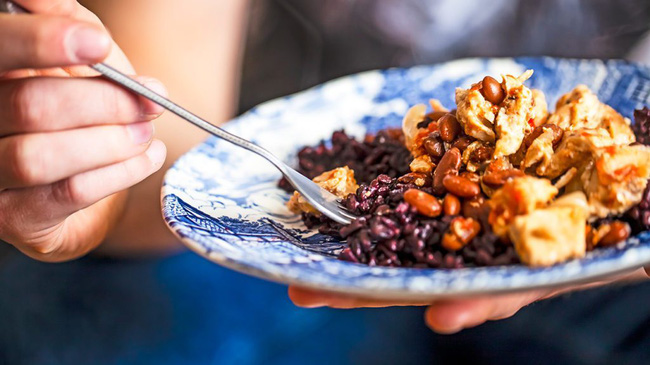 Khuyến cáo trong mùa dịch Covid-19: Ngay cả khi ăn uống với gia đình cũng đừng quên 4 nguyên tắc quan trọng sau!-2