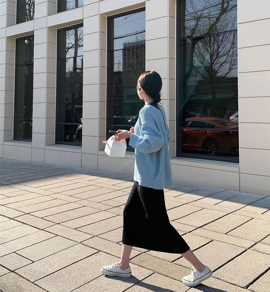 5 kiểu chân váy gái Hàn thường diện với áo len, nàng công sở nên hóng ngay để không bao giờ lo mặc xấu-3