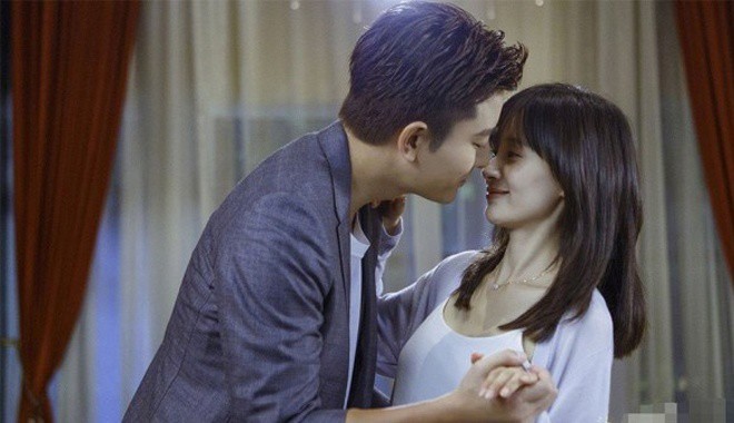 Vợ dẫn chồng đến gặp sếp già, uống say tỉnh dậy tôi run lập cập nhìn người nằm cạnh-1