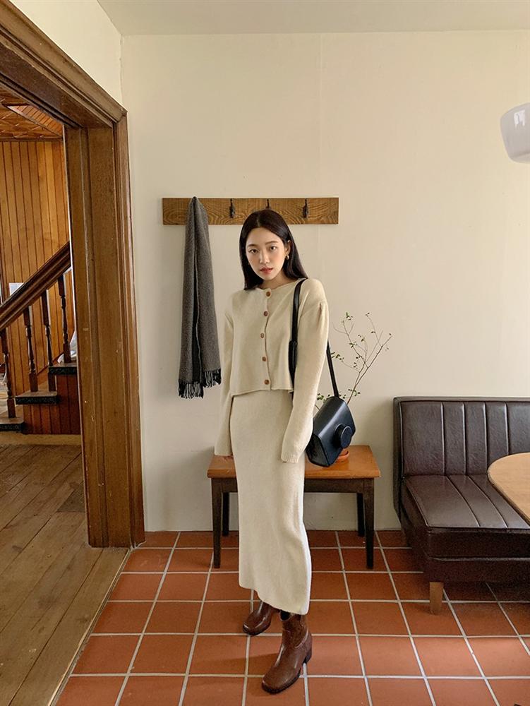 5 kiểu chân váy gái Hàn thường diện với áo len, nàng công sở nên hóng ngay để không bao giờ lo mặc xấu-12