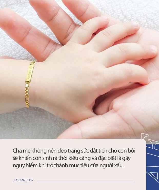 Bà mẹ đến lớp làm ầm ĩ vì con bị mất đồ trong ngày đầu đi học, cô giáo lẳng lặng làm 1 việc khiến phụ huynh này cúi mặt xấu hổ-3