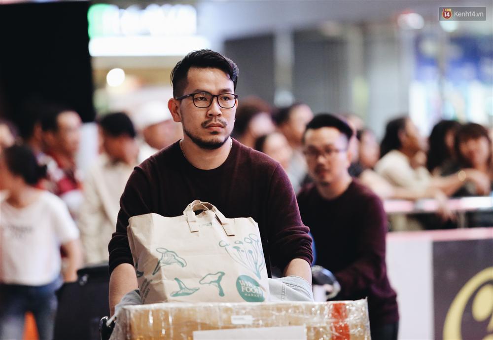 Chùm ảnh: Hình ảnh trái ngược ở ga quốc tế Tân Sơn Nhất trong năm nay và năm trước dịp gần Tết Nguyên đán-9