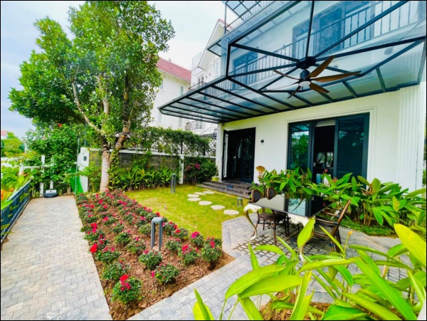 Cận cảnh khu vườn đẹp như mơ trong biệt thự ven sông của Lã Thanh Huyền, Tết dịch ngồi ở nhà ngắm hoa lá cũng vui-5