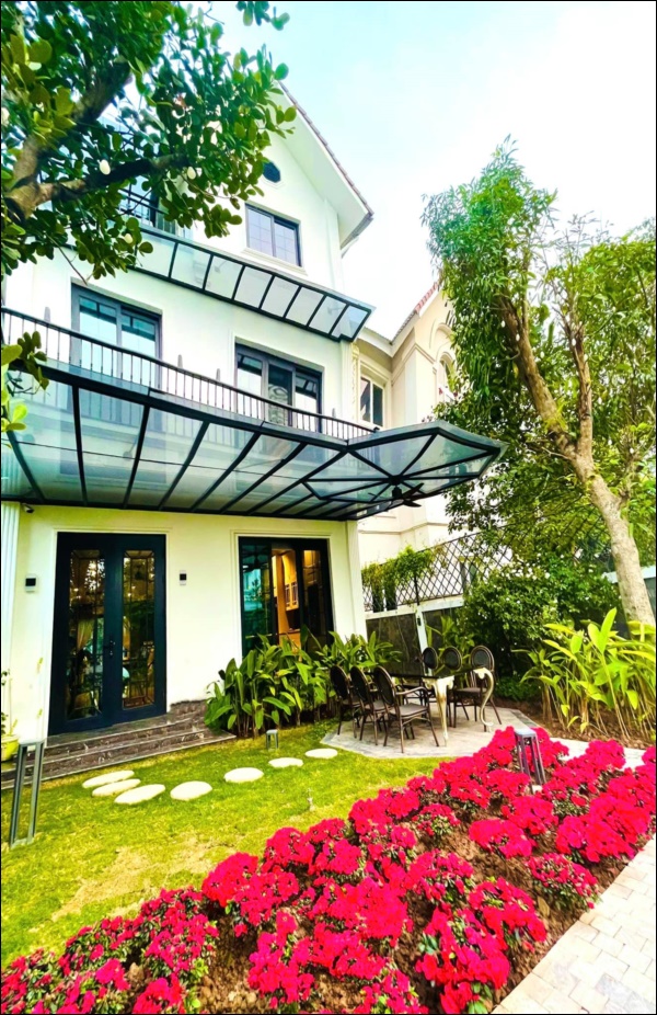 Cận cảnh khu vườn đẹp như mơ trong biệt thự ven sông của Lã Thanh Huyền, Tết dịch ngồi ở nhà ngắm hoa lá cũng vui-2