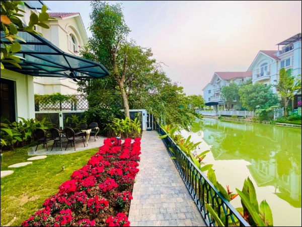 Cận cảnh khu vườn đẹp như mơ trong biệt thự ven sông của Lã Thanh Huyền, Tết dịch ngồi ở nhà ngắm hoa lá cũng vui-3