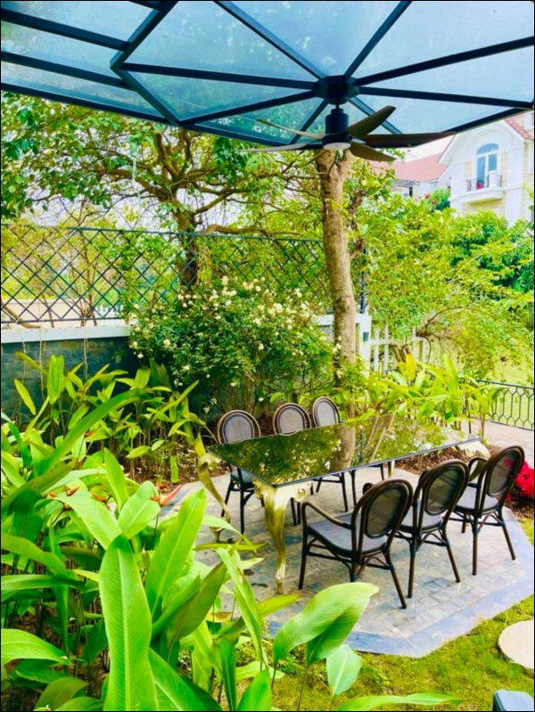 Cận cảnh khu vườn đẹp như mơ trong biệt thự ven sông của Lã Thanh Huyền, Tết dịch ngồi ở nhà ngắm hoa lá cũng vui-4