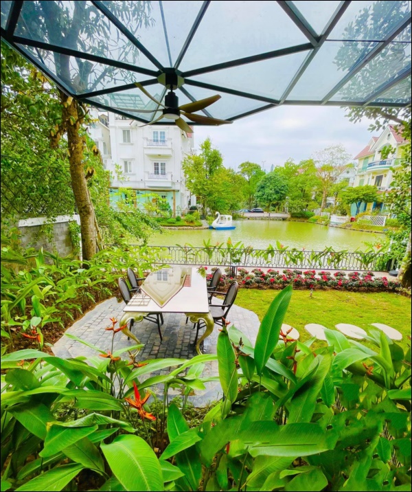 Cận cảnh khu vườn đẹp như mơ trong biệt thự ven sông của Lã Thanh Huyền, Tết dịch ngồi ở nhà ngắm hoa lá cũng vui-9