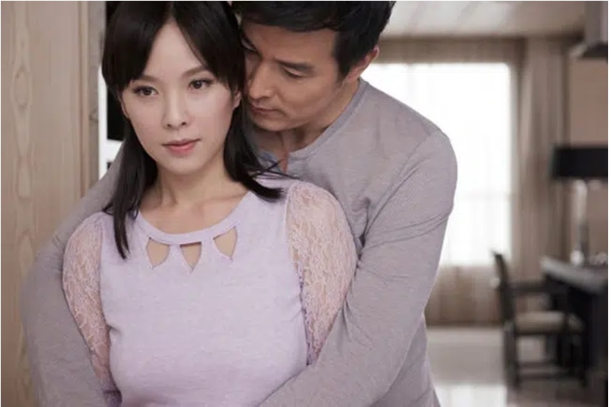 Đưa mẹ đẻ đi khám bệnh, vợ hóa đá khi thấy chồng trong khoa phụ sản, nhưng chỉ 1 câu nói của anh khiến chị bật khóc vì hạnh phúc-2