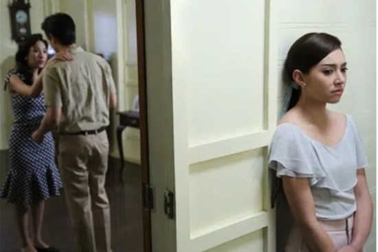 Đưa mẹ đẻ đi khám bệnh, vợ 