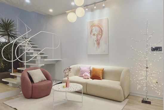 Vợ chồng trẻ xây nhà ở Đà Nẵng hết gần 1 tỷ, giải thích lí do làm chiếc cầu thang 