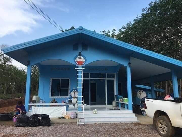 Căn nhà có gia chủ mê Doraemon khiến dân tình tranh cãi: Dễ thương hay nhố nhăng như cái vườn trẻ?-1