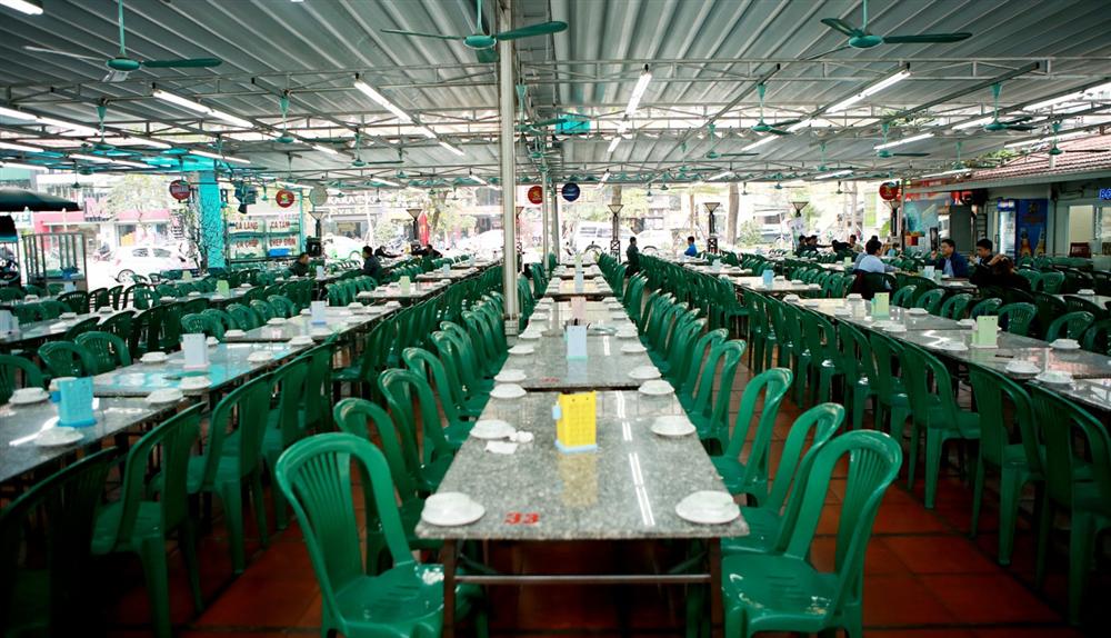 Không một bóng khách, nhà hàng, quán nhậu ở Hà Nội đồng loạt đóng cửa-3