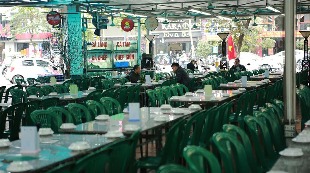 Không một bóng khách, nhà hàng, quán nhậu ở Hà Nội đồng loạt đóng cửa-4