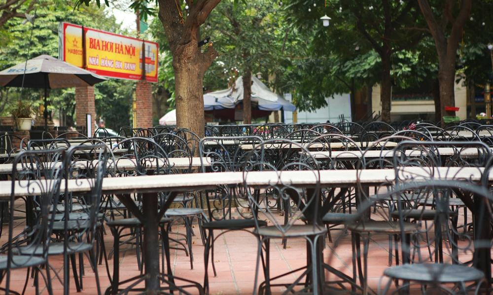 Không một bóng khách, nhà hàng, quán nhậu ở Hà Nội đồng loạt đóng cửa-9