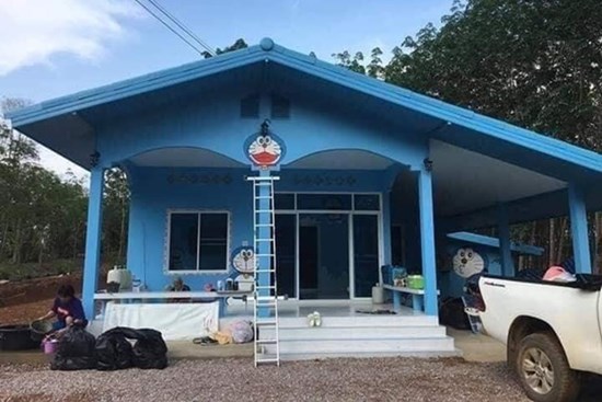 Căn nhà có gia chủ mê Doraemon khiến dân tình tranh cãi: Dễ thương hay nhố nhăng như cái vườn trẻ?