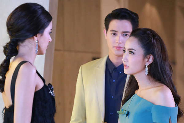 Anh trai đưa bạn gái về xin cưới, nghe xong mẹ tôi sốc quá lên cơn đau tim-2