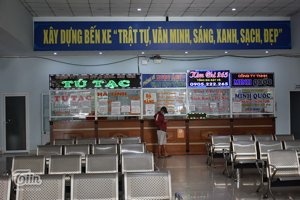 Chùm ảnh: Nhiều người trẻ đổ xô trả vé Tết khi hay tin Gia Lai có ca mắc Covid-19 cộng đồng-10