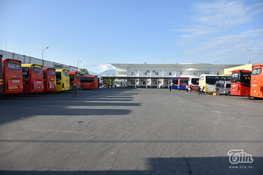 Chùm ảnh: Nhiều người trẻ đổ xô trả vé Tết khi hay tin Gia Lai có ca mắc Covid-19 cộng đồng-13