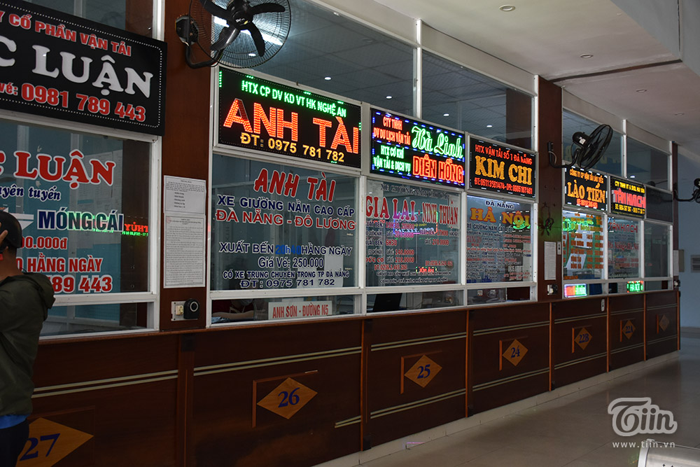 Chùm ảnh: Nhiều người trẻ đổ xô trả vé Tết khi hay tin Gia Lai có ca mắc Covid-19 cộng đồng-9