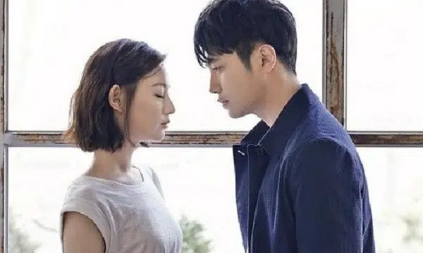 Áy náy vì từng ruồng rẫy vợ vô sinh nên chồng cũ tìm mọi cách bù đắp, để rồi tình cờ gặp lại vợ cũ đi sắm Tết mà anh ta chết lặng”-1