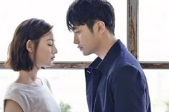 Áy náy vì từng ruồng rẫy vợ vô sinh nên chồng cũ tìm mọi cách bù đắp, để rồi tình cờ gặp lại vợ cũ đi sắm Tết mà anh ta “chết lặng”