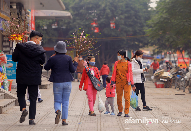 Tết của siêu nhân mẹ: 3 đầu 6 tay vừa dạy con học vừa lo đi làm và ác mộng ô sin sợ dịch tháo chạy về quê!-4