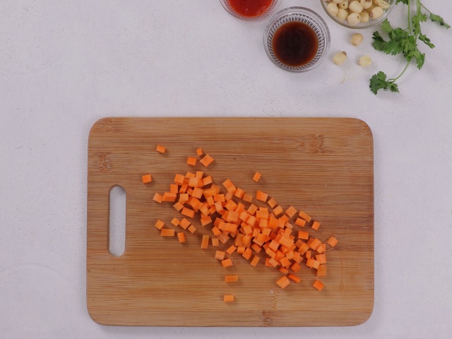 Muốn ăn ngon nhưng ngại dọn, chị em thử món cơm sau đây: Cho hết nguyên liệu vào nồi, bấm nút là xong!-4