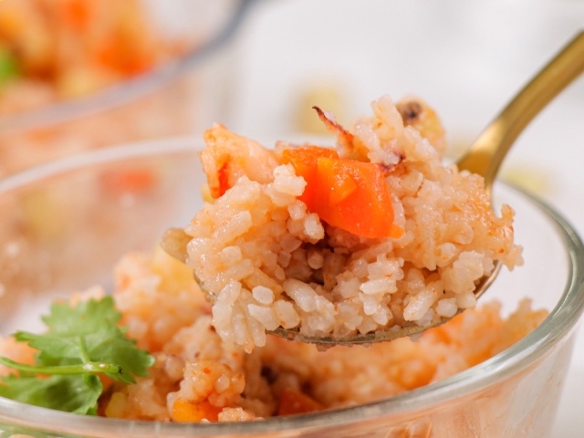 Muốn ăn ngon nhưng ngại dọn, chị em thử món cơm sau đây: Cho hết nguyên liệu vào nồi, bấm nút là xong!-11