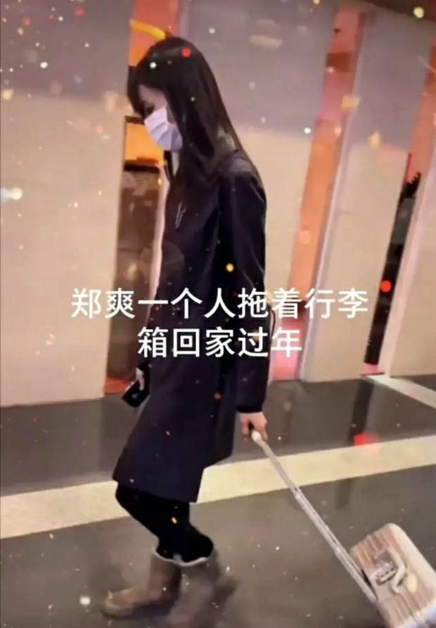 Xôn xao hình ảnh Trịnh Sảng lộ diện sau scandal: Cúi gằm mặt, mệt mỏi kéo vali một mình về quê ăn Tết?-2