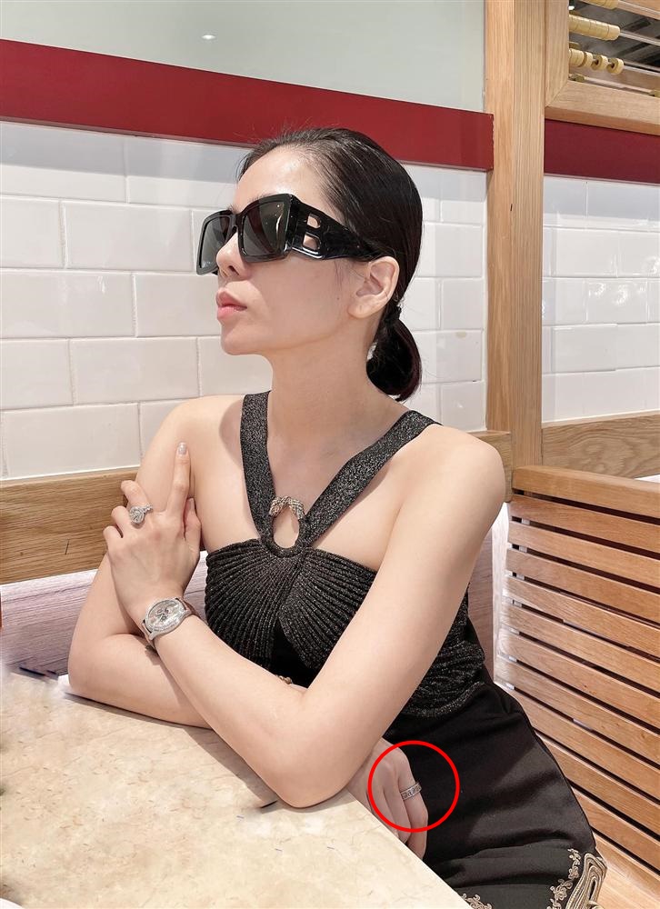 Lệ Quyên và tình trẻ Lâm Bảo Châu đeo nhẫn đôi sau khi công khai mối quan hệ-1