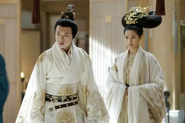 Nàng sủng phi có số phận thăng trầm lạ thường: Đang được sủng ái lại bị Hoàng đế gả cho tướng quân, rồi lại bị ép quay trở về cung-3