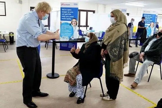 Nguy cơ biến thể ở Anh kháng vắc-xin