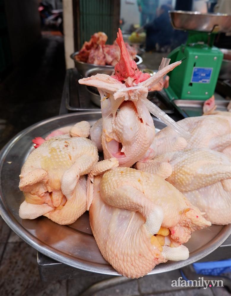 Thị trường đồ lễ ông Công ông Táo sôi động, đồ cúng hàng mã giữ nguyên giá nhưng thực phẩm, hoa quả tăng giá 30%-12