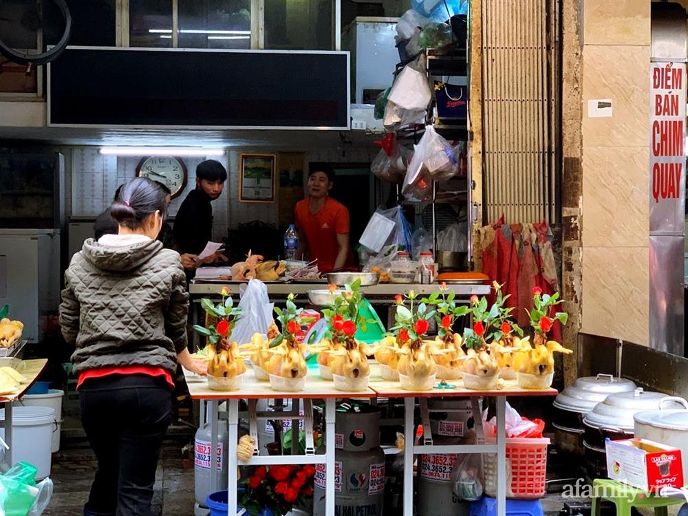 Thị trường đồ lễ ông Công ông Táo sôi động, đồ cúng hàng mã giữ nguyên giá nhưng thực phẩm, hoa quả tăng giá 30%-9