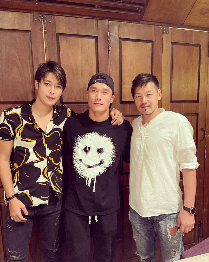 Bùi Tiến Dũng đi ăn với trai đẹp của Sài Gòn FC khiến đồng đội hoảng hốt-1