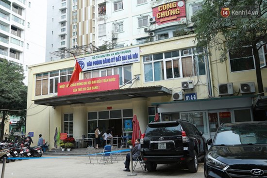 Có ca mắc Covid-19 ghé qua, VP Đăng ký đất đai Hà Nội phải tạm dừng hoạt động, tiến hành khử khuẩn