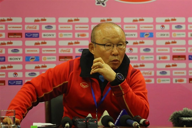 Vợ chồng HLV Park Hang Seo đón Tết trong khu cách ly-1