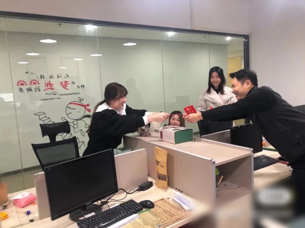 Ăn Tết tại chỗ mùa Covid-19: Kỳ nghỉ Tết không dài bằng chuỗi ngày cách ly, nhiều người dân Trung Quốc dằn lòng không về quê đón năm mới-4