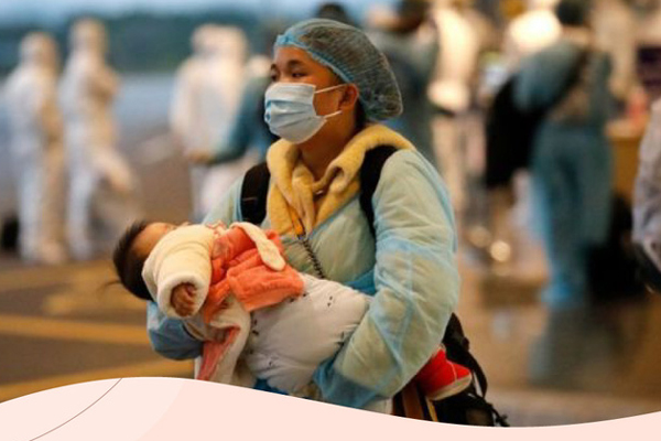 Những bảo mẫu tự nguyện vào khu cách ly F1 chăm trẻ nhỏ-10