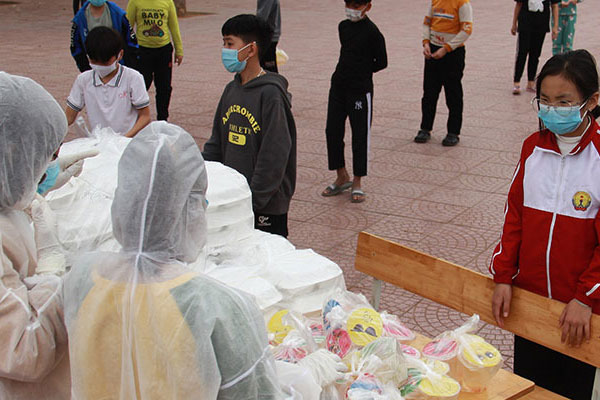 Tết đặc biệt với các cháu học sinh cách ly tại trường Mầm non Bạch Đằng (Hải Dương)-3